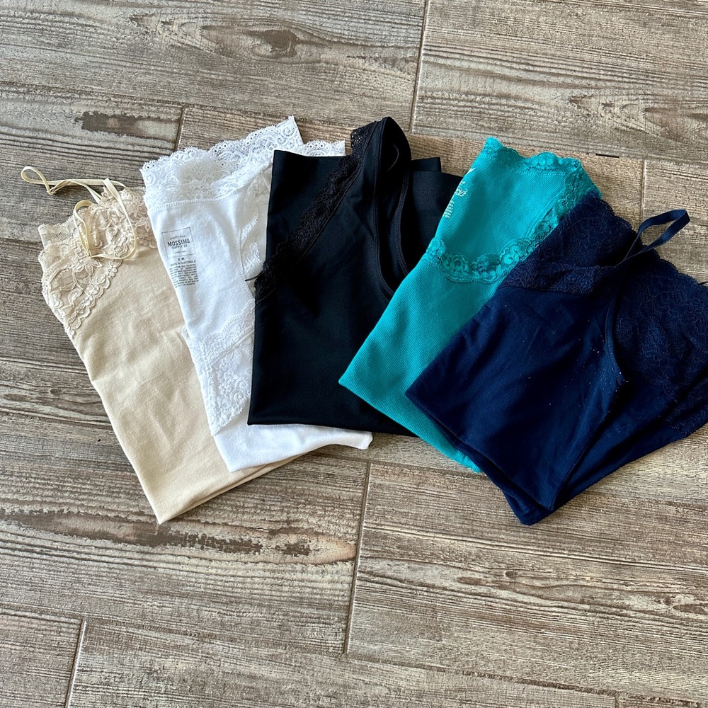 Bundle of 5 Lacey camisoles, perfect for summer!